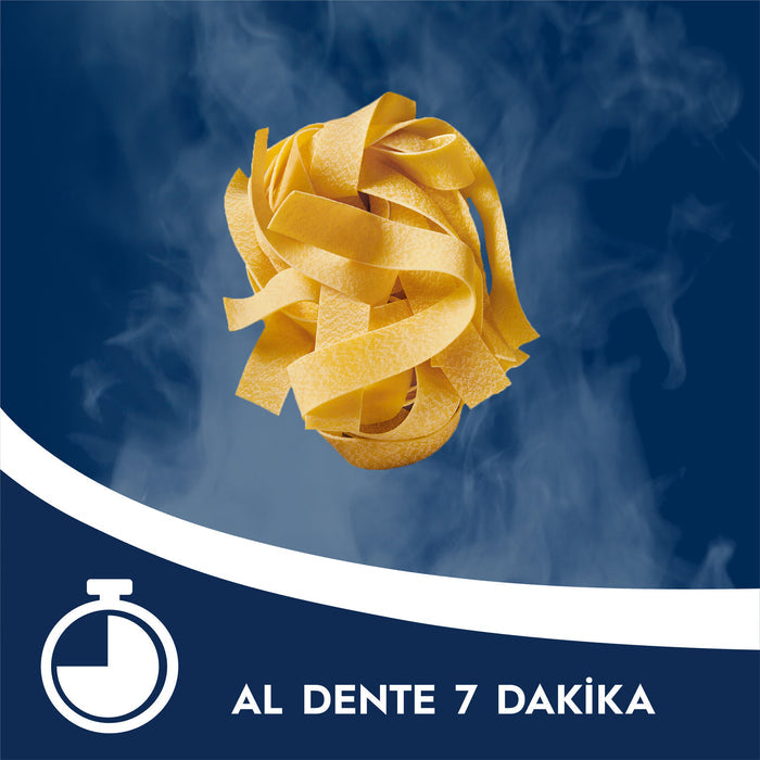 Barilla Pappardelle 8.8 oz (250 g) brings the rich tradition of Italian pasta to your kitchen.
