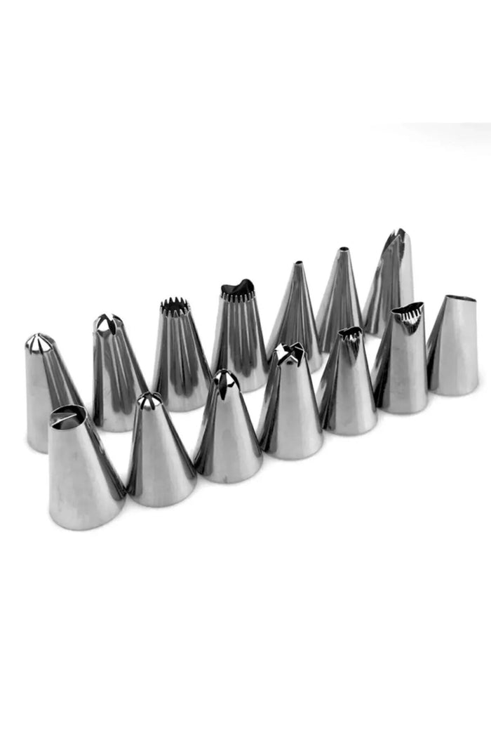 Create beautifully decorated cakes and desserts with the Chefmaster Cream Piping Bag Set.