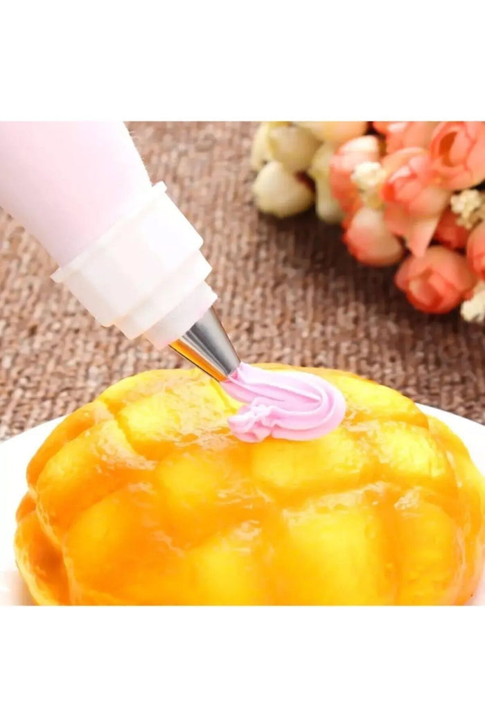 Create beautifully decorated cakes and desserts with the Chefmaster Cream Piping Bag Set.