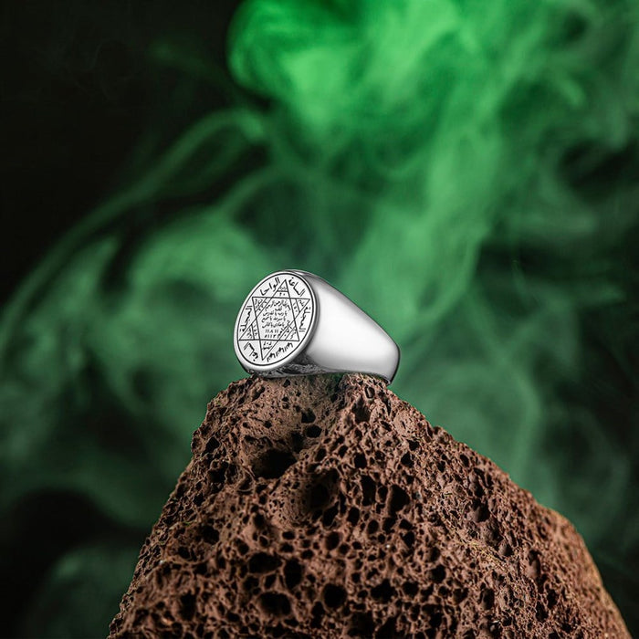 Rooted in centuries of spiritual symbolism, this Turkish Sterling Silver Ring with Seal of Solomon features the revered six-pointed star known as Muhru Suleyman.